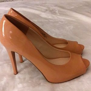 Size 10 petal shoe, by Guess, and beige in color.